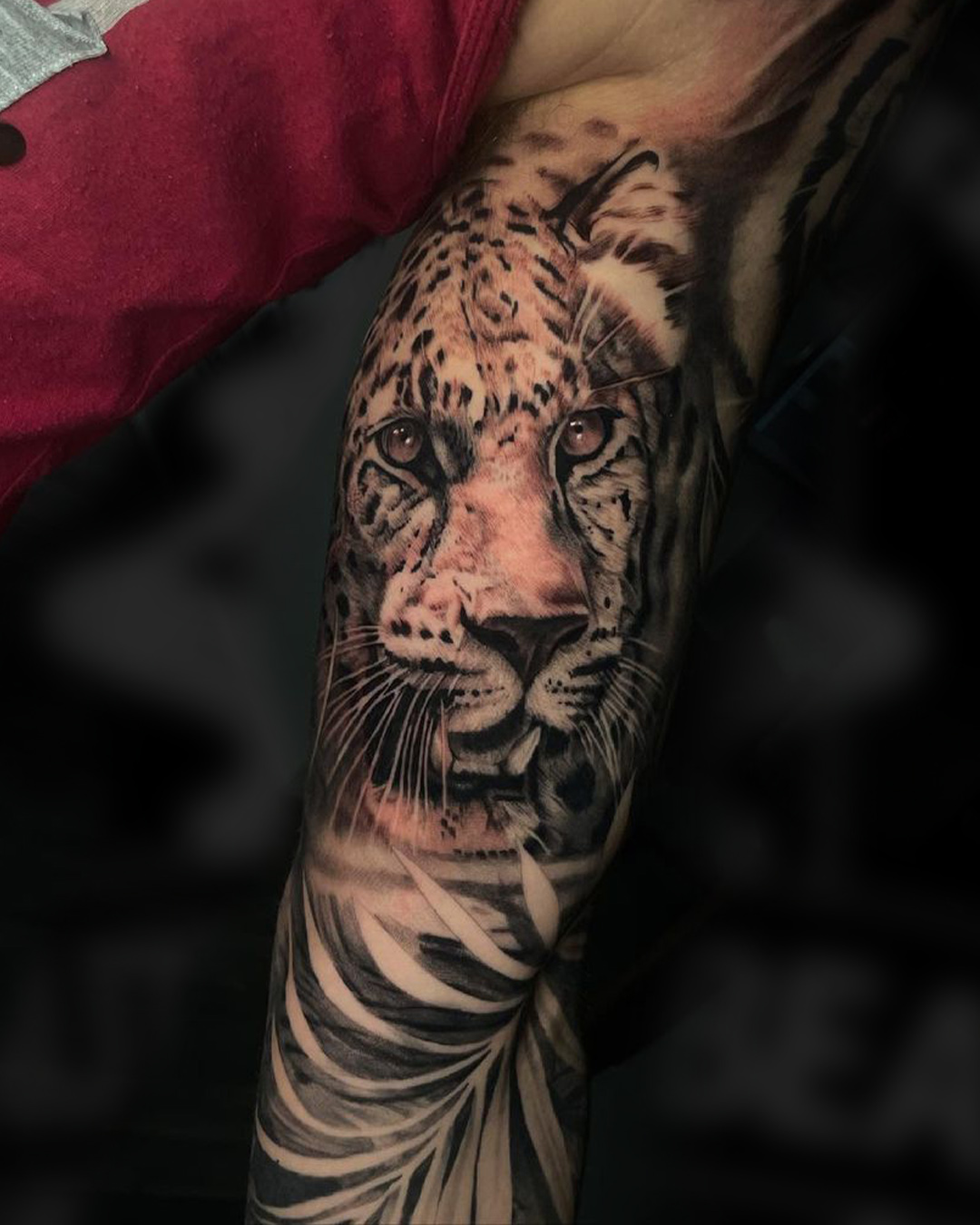 Gepard tatovering i black and grey fra Christina