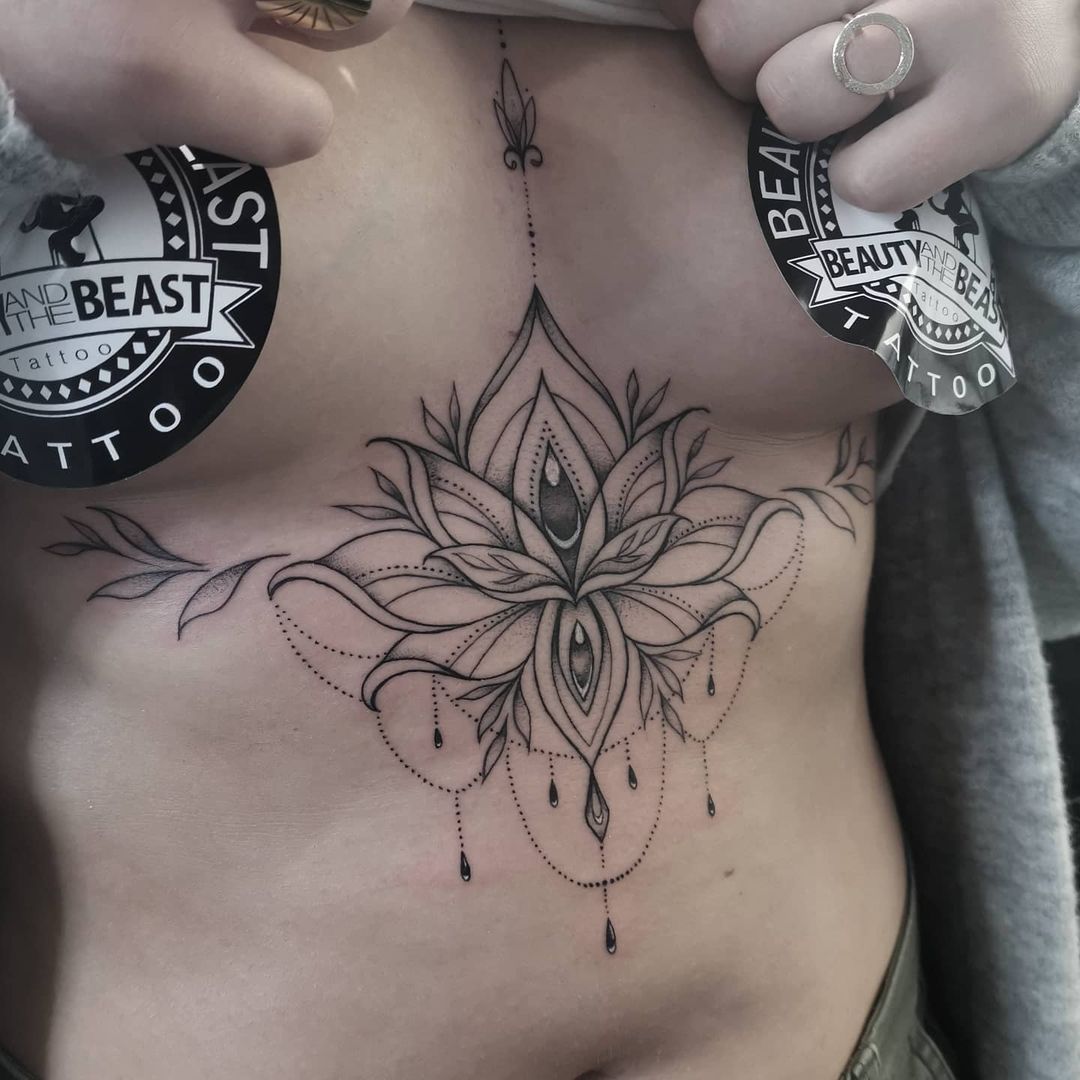 lotus underboob tattoo fra vitalija