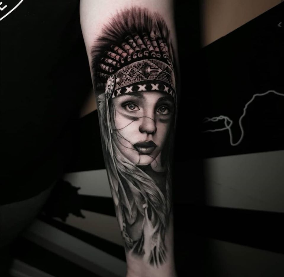 indianer realistisk tattoo fra Christina