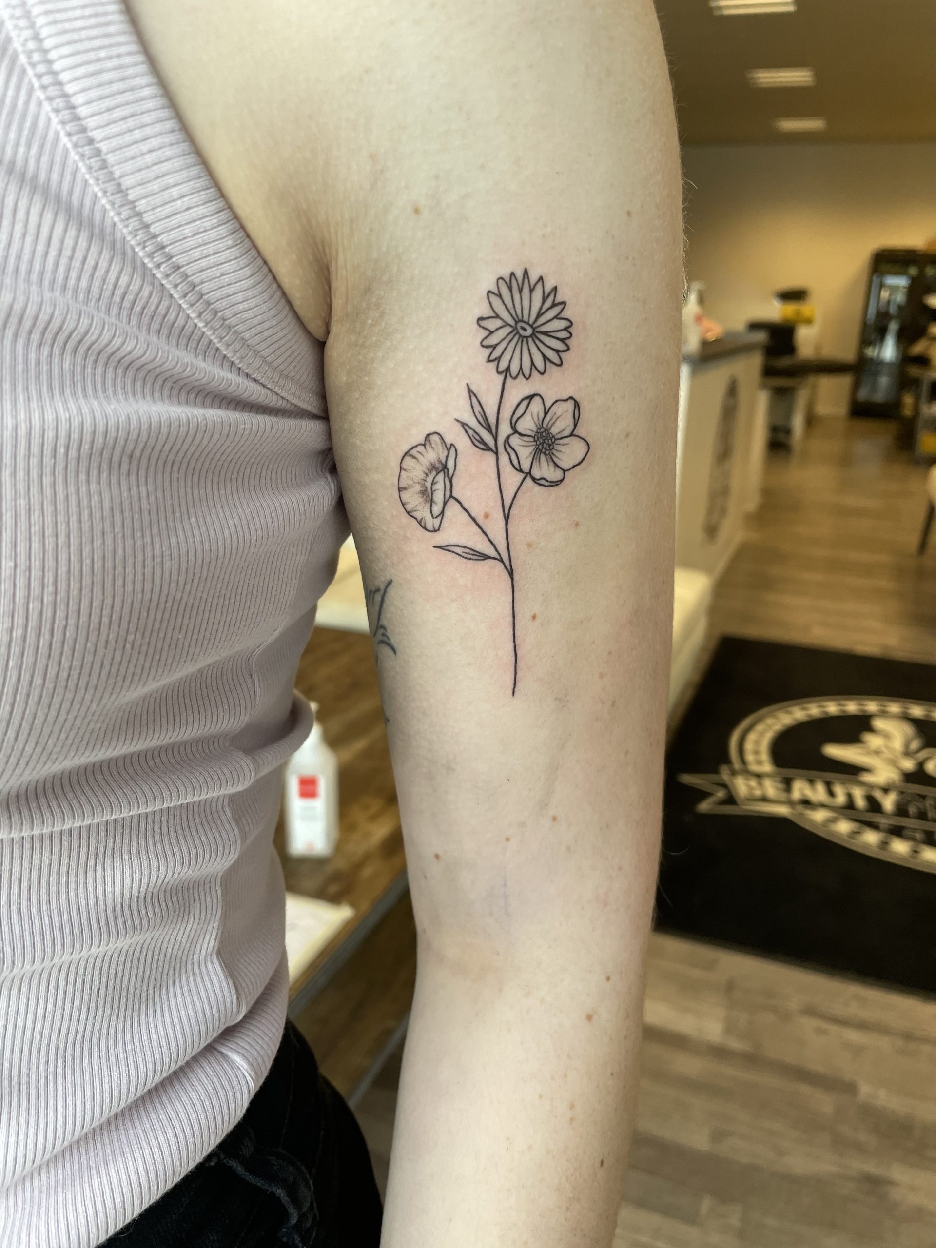 lille elegant blomst tattoo