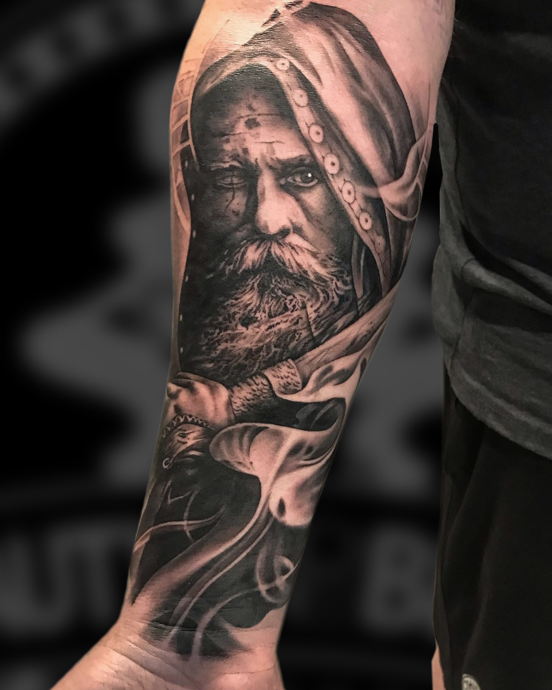 Odin black and grey tattoo fra Aslak